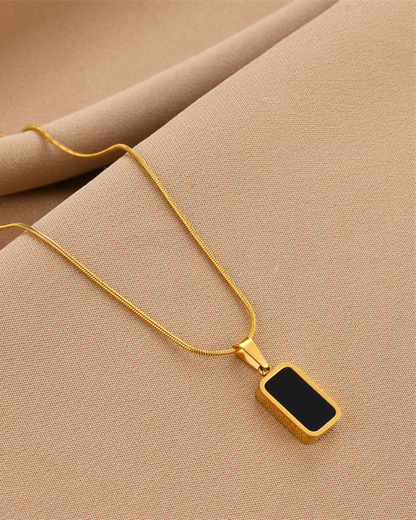 Noir necklace